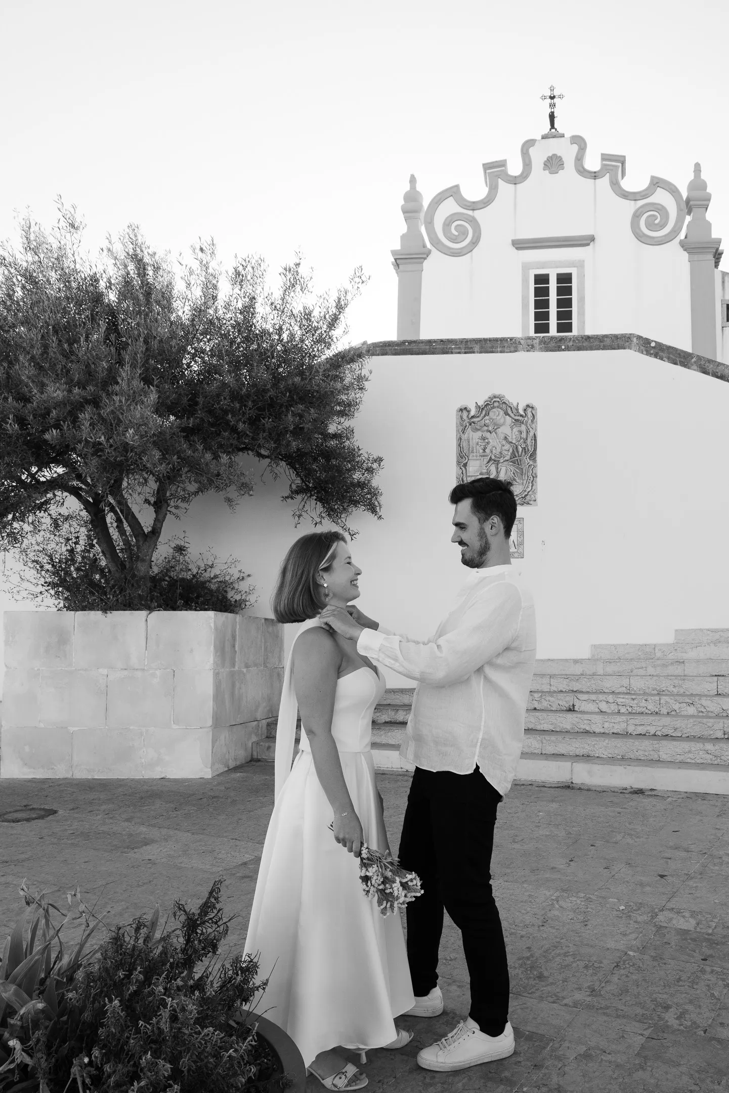 Candid wedding moment at Albufeira, Algarve, Portugal (photo 6)