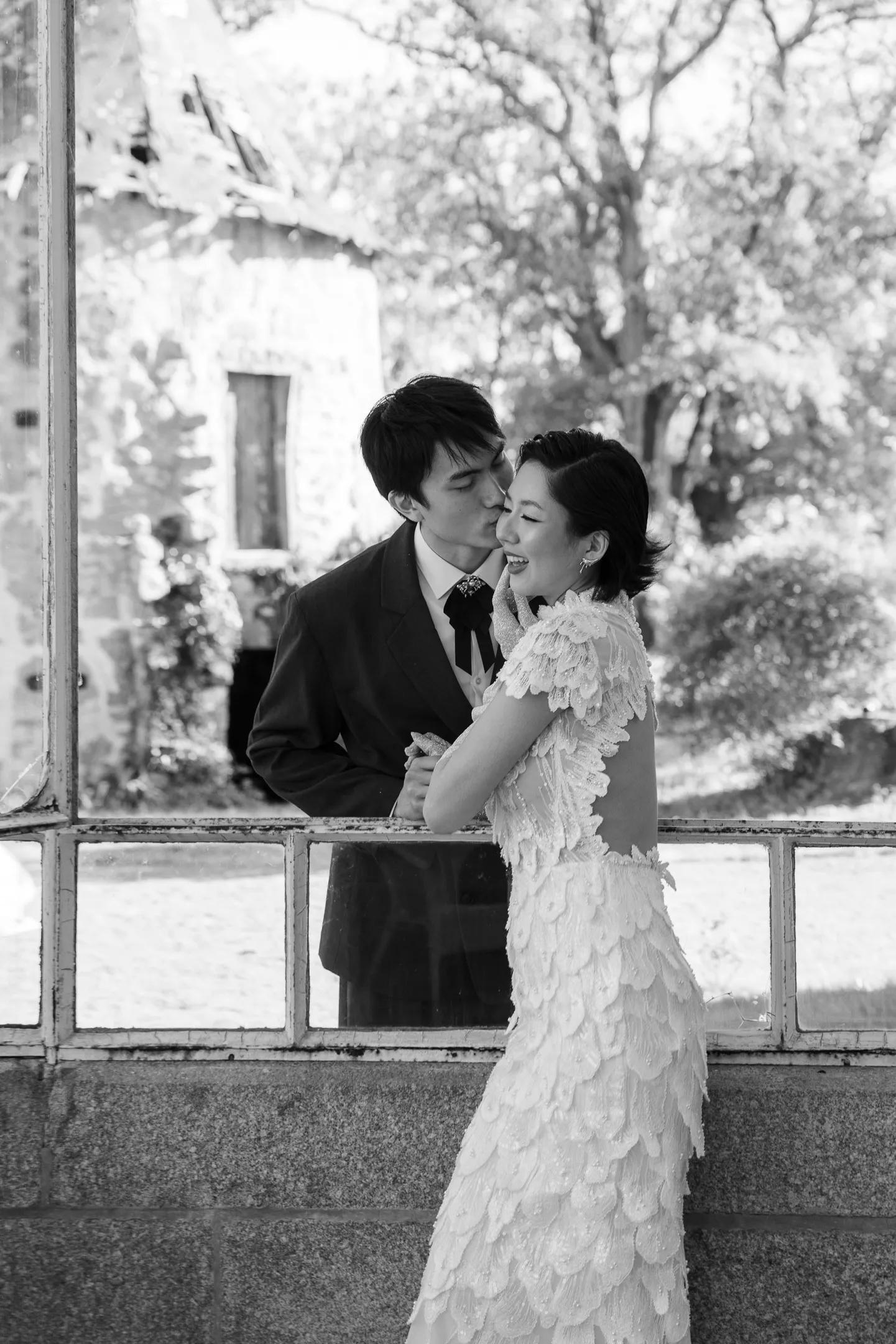 Couple portrait at Le Domaine du Châtelier, France (photo 15)