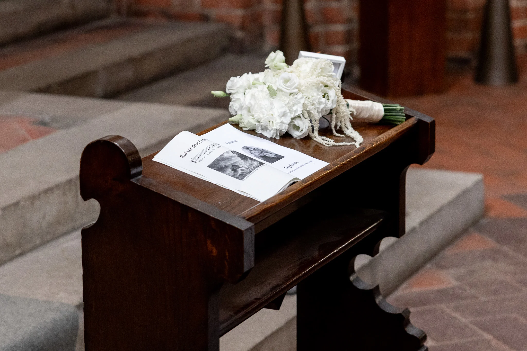 Candid wedding moment at Liebermann Villa, Berlin-Wannsee, Germany (photo 12)